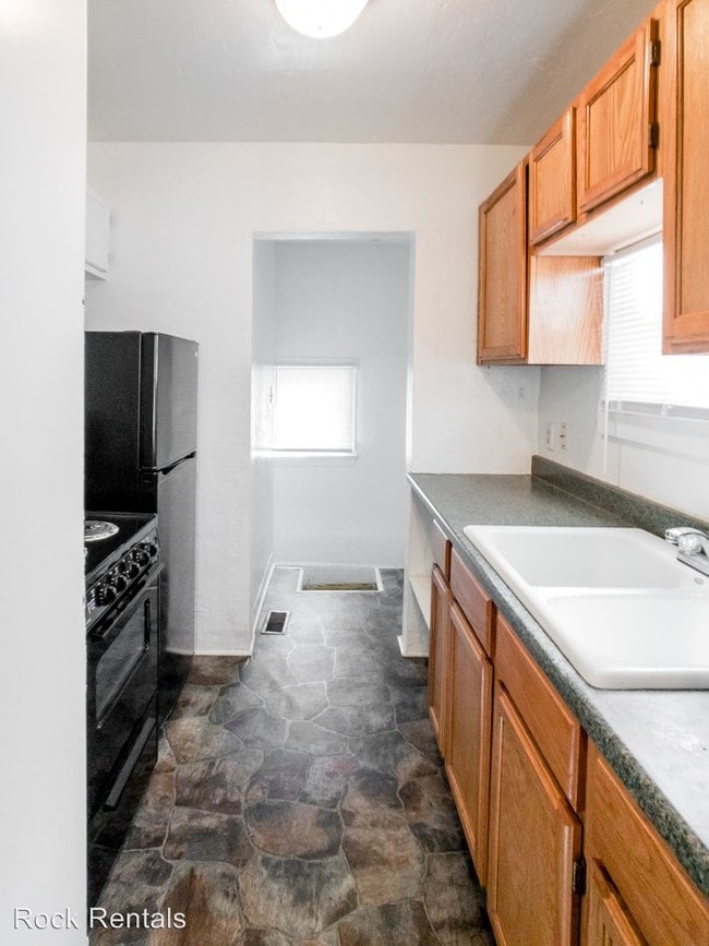 Building Photo - 1 br, 1 bath House - 817 E 8th Ave