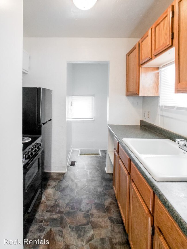 Foto del edificio - 1 br, 1 bath House - 817 E 8th Ave