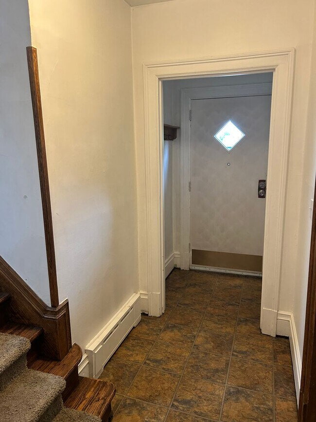 Building Photo - AVAILABLE NOW! 4 Bedroom Near Chester Cree...