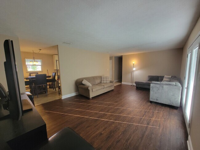 Foto del edificio - 3136 Lawton Ct