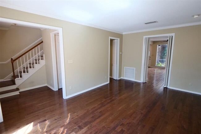 Building Photo - 7620 Del Monte Dr
