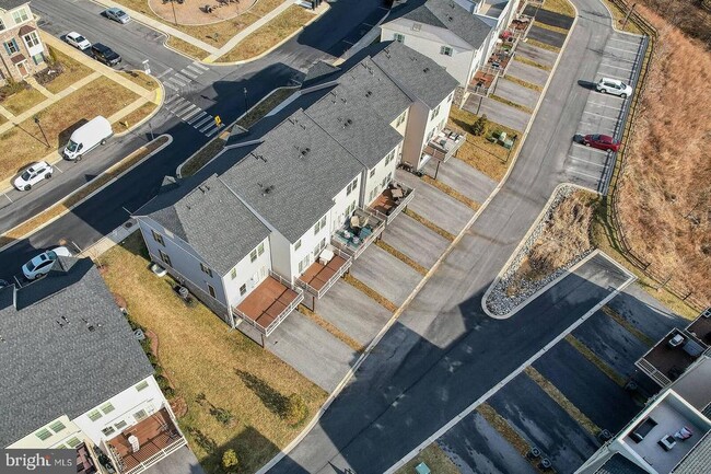 Building Photo - 5831 Pecking Stone St