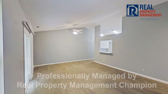 Foto del edificio - 3 BD/2 BA Upper Unit Condo in Hawthorne Pa...