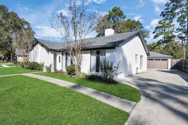 Building Photo - 1971 Round Spring Dr