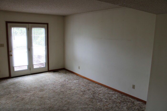 Building Photo - Cute 3 bdrm, 2 bath