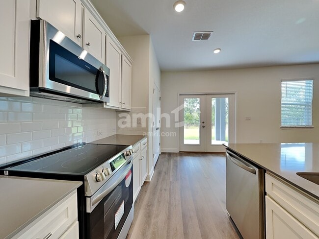 Foto del edificio - 27154 St Andrews Ave