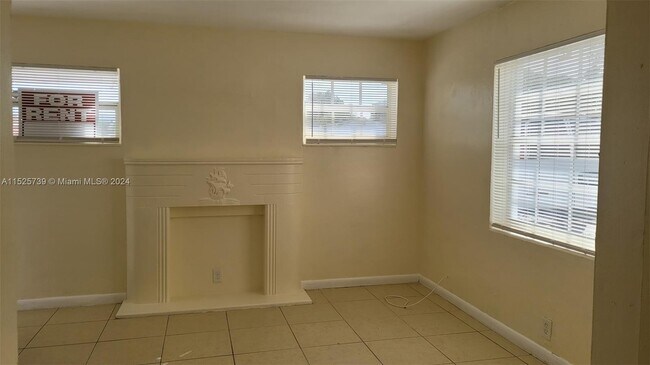 Foto del edificio - 2325 Madison St