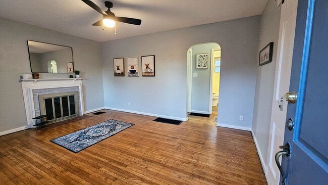 Building Photo - 3010 Woodbine Pl