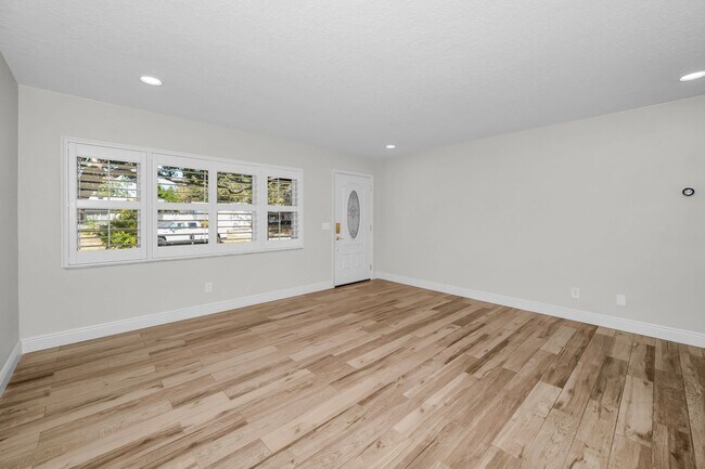 Building Photo - Beautiful Clearwater home