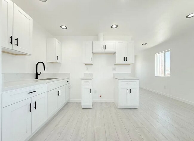 Building Photo - 518 N Wilmington Ave