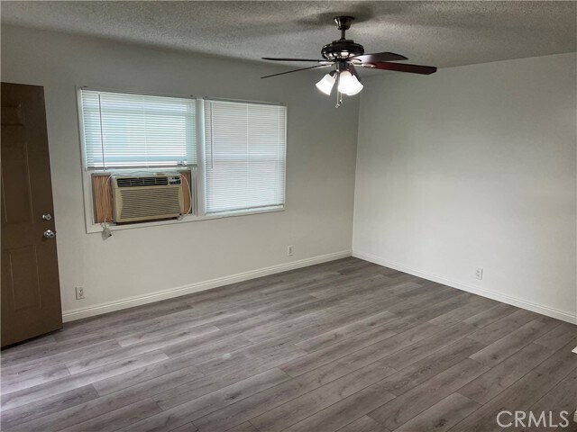 Building Photo - 674 S Eremland Dr