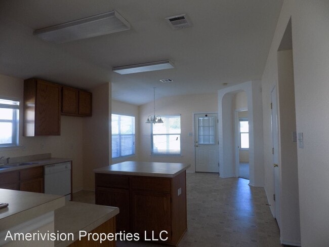 Building Photo - 3 br, 2 bath House - 546 Granite Cliff