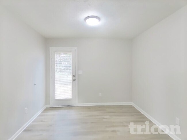 Foto del edificio - 7925 Liberty School Ln