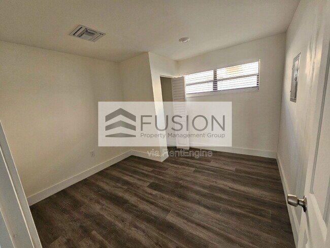 Building Photo - 1731 Alcazar Dr