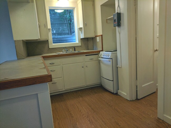 Foto del edificio - 523 Taylor Ave