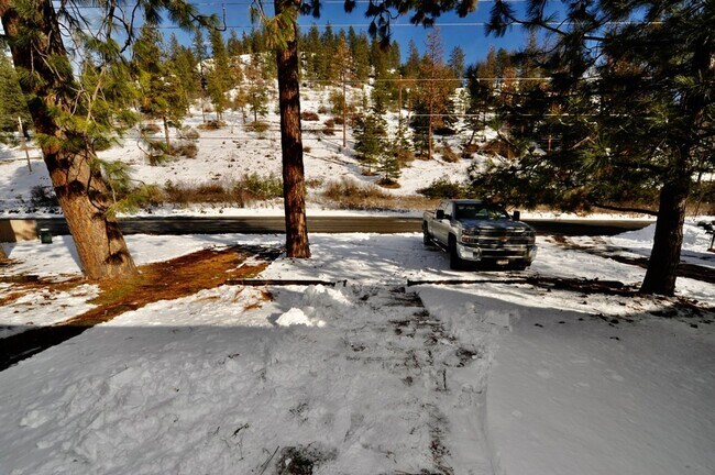 Foto del edificio - New Remodel 2 bed 1 bath with washer & dryer