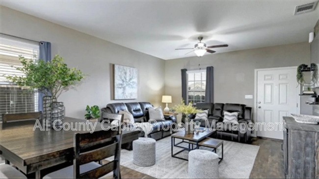 Foto del edificio - 13904 Sherri Berry Wy