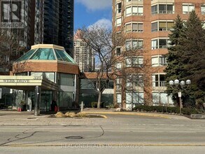 Building Photo - 325-325 Webb Dr