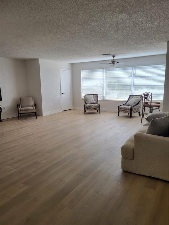 Foto del edificio - 5521 80th St N