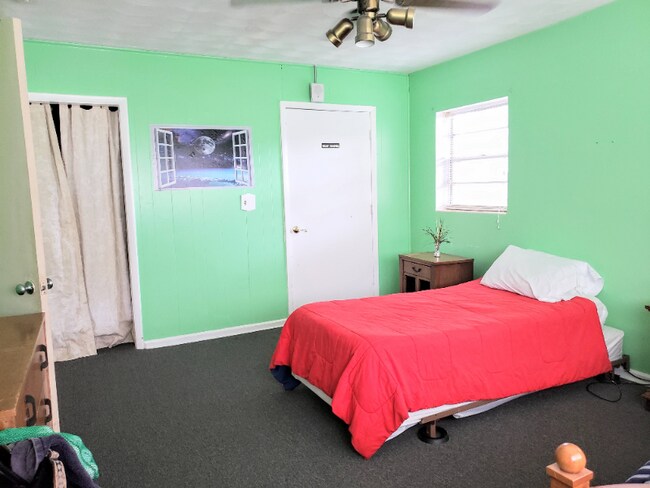 Foto del edificio - 2104 55th Ave W