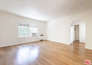 Building Photo - 128 S Palm Dr