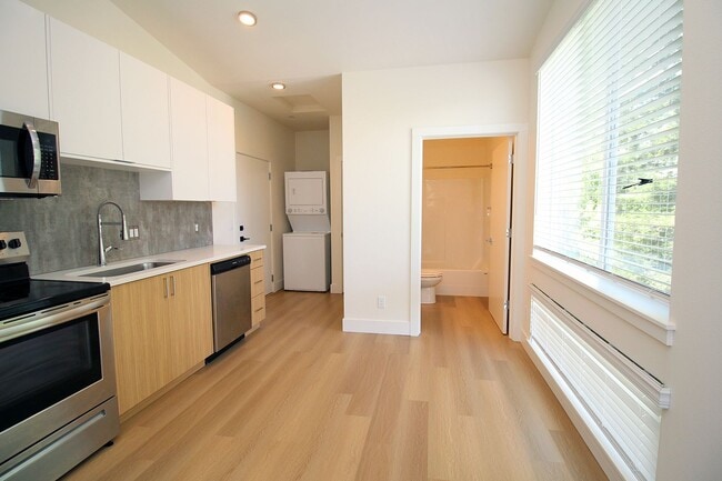 Building Photo - 8417 SW 24th Ave