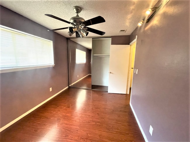 Building Photo - Cozy 2 bed 1.5 bath apartment in Santa Ana
