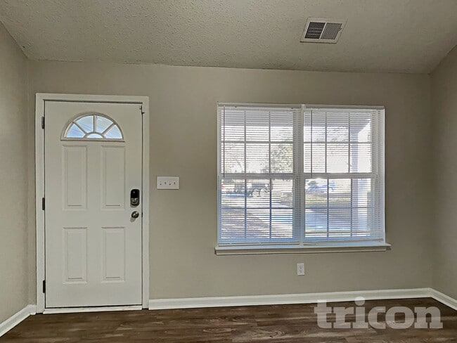 Building Photo - 9408 Northwoods Forest Dr
