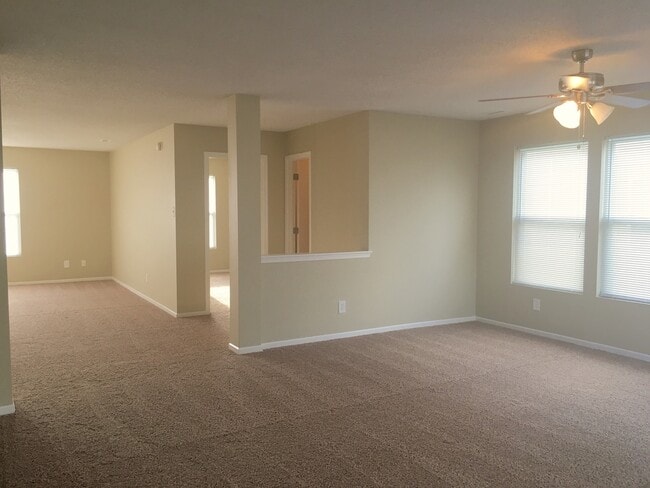 Building Photo - Beautiful 6 Bedroom 3 Bathroom 2 story Hom...