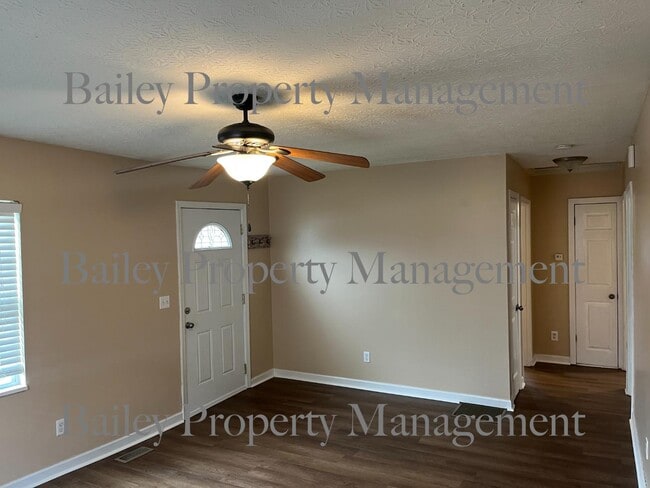 Building Photo - 1613 Pershing Ave