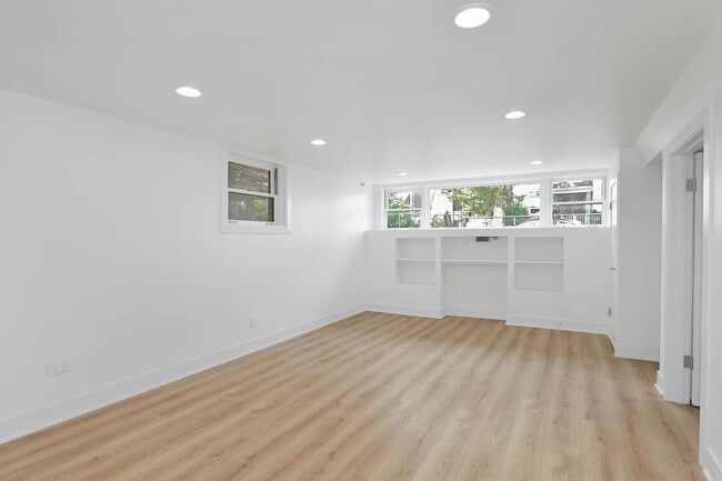 Building Photo - 2735 N Mozart St