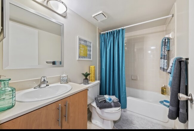 Foto del edificio - 15775 Miami Lakeway N