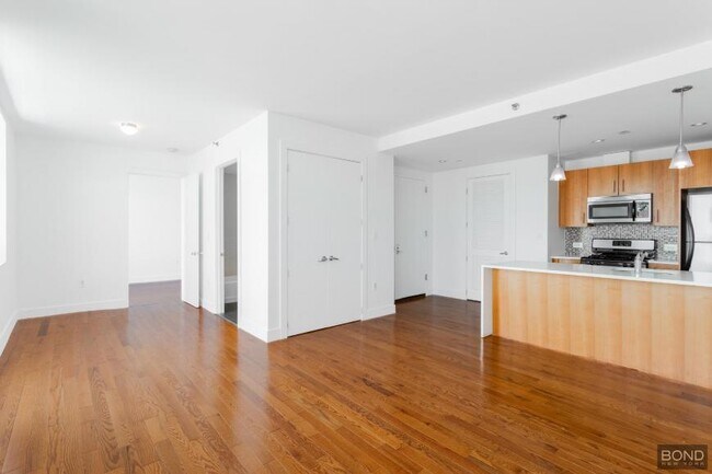 Building Photo - 1 bedroom in Astoria NY 11102