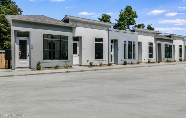 Building Photo - 108 E Broussard St