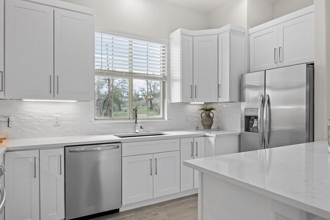 Building Photo - 3200 Pinnacle Club Dr