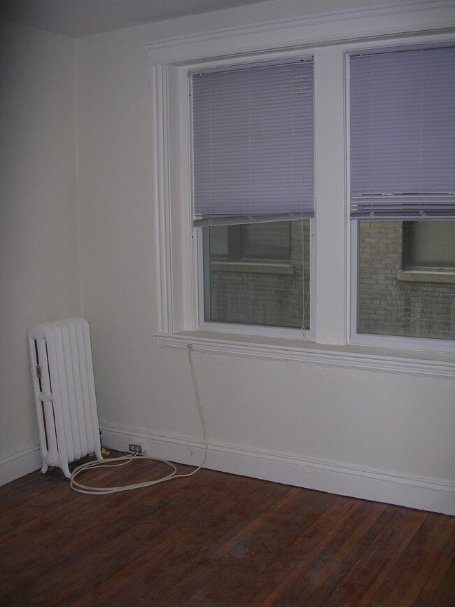 Building Photo - 211 Park Dr