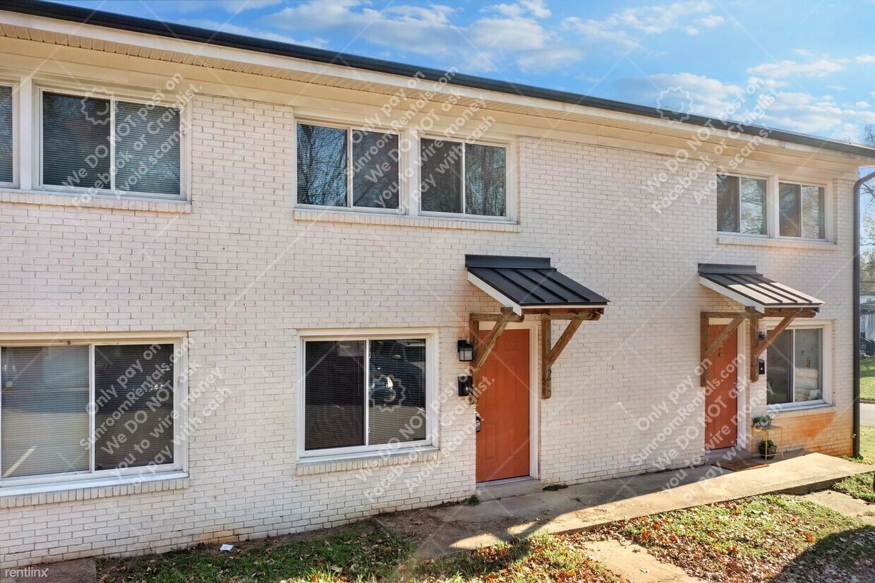 Primary Photo - 2 br, 1 bath Townhome - 2404 Julia Ave 1 1