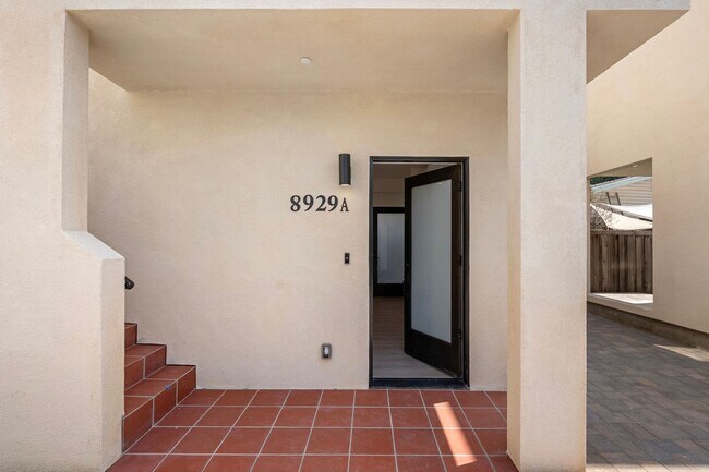 Building Photo - Stunning brand new construction, modern lu...