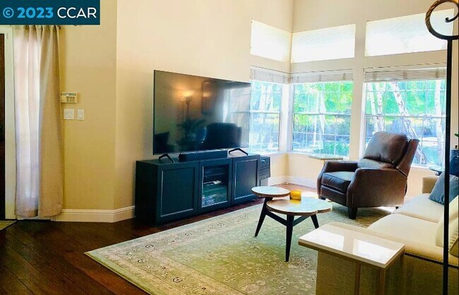 Foto del edificio - 1576 Silverwood Ct