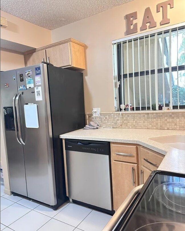 Photo - 3931 Cocoplum Cir Apartment