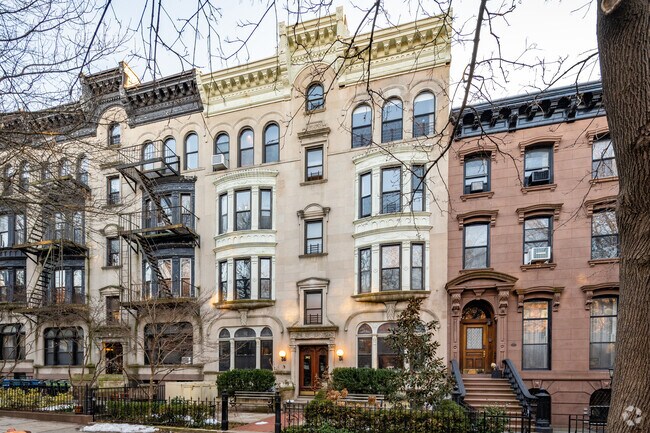 Building Photo - 392 3rd St