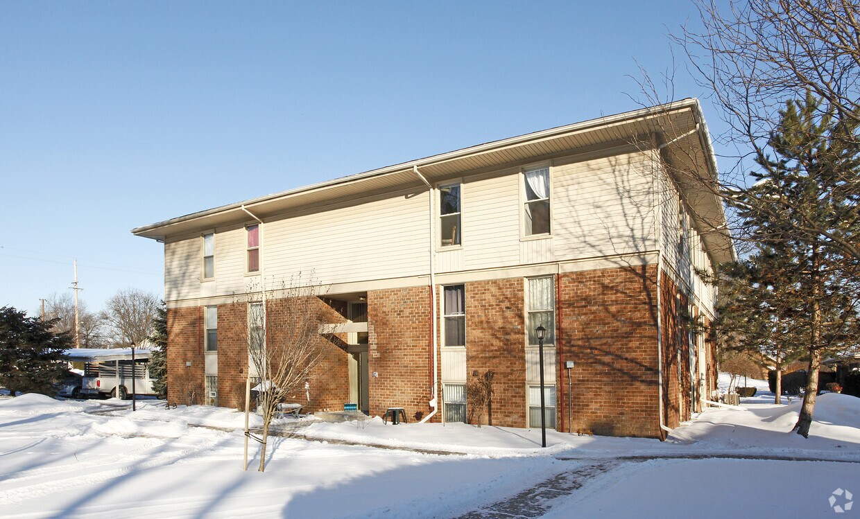 Kinyon Woods Apartments in Taylor, MI