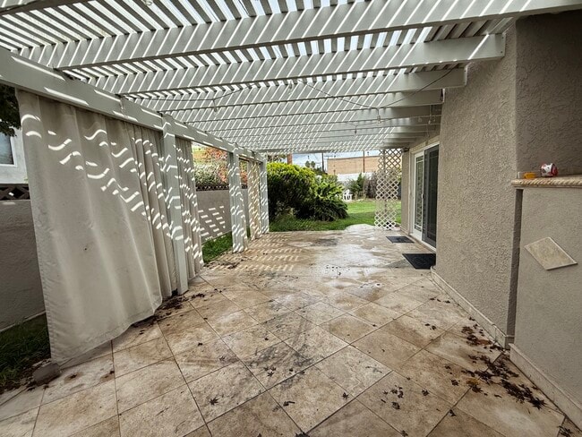 Foto del edificio - 22601 Iris Ave