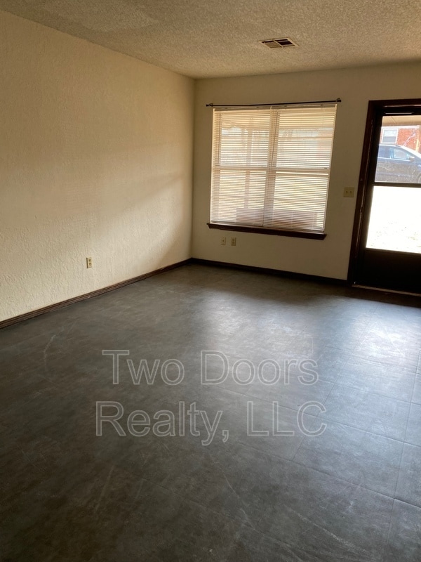 Foto del edificio - 3013 Gwendolyn Ln