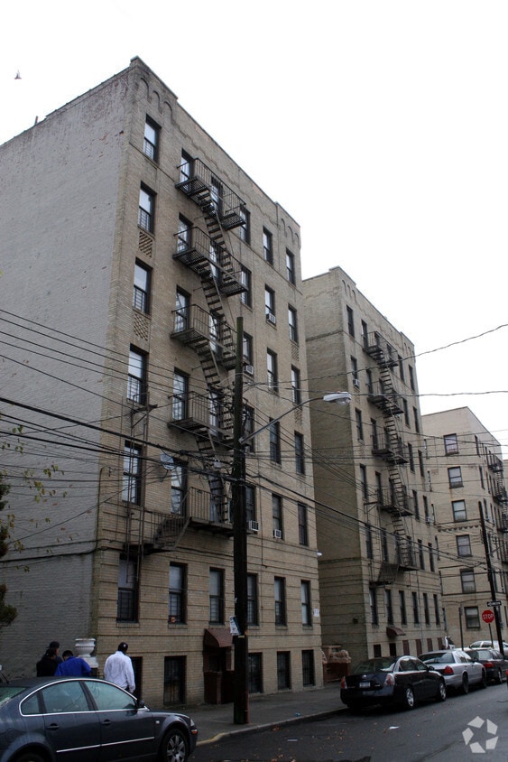 Building Photo - 3604 Olinville Ave