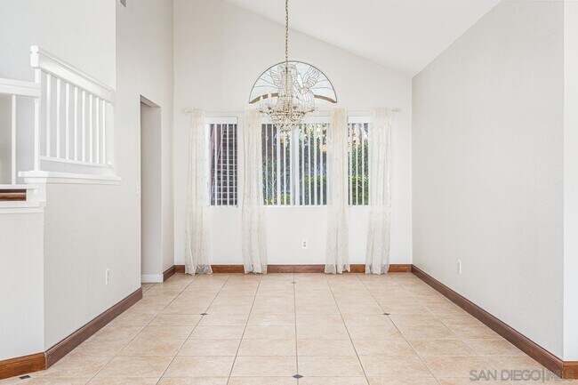 Building Photo - 9244 Calle De Vista Oeste