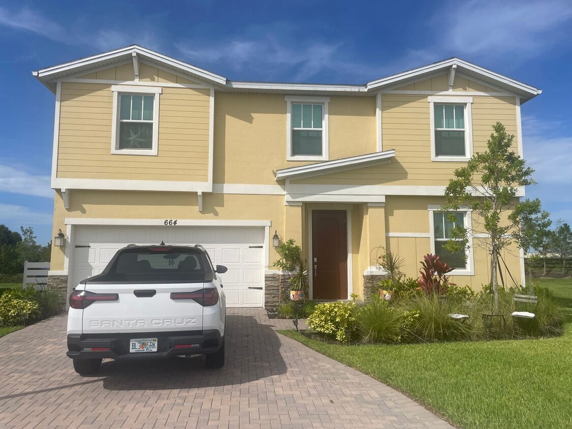 Primary Photo - 664 Veridian Cir NW