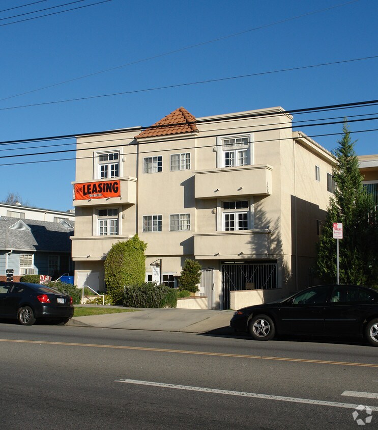 Primary Photo - 12241 Moorpark St