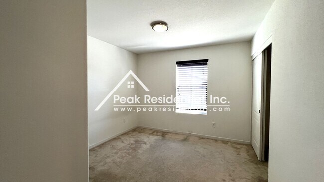 Foto del edificio - Wonderful Sacramento 4bd/2.5ba Home with 2...