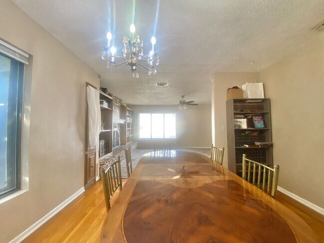 Foto del edificio - Great 3 bed 2 bath rental in Tech Terrace